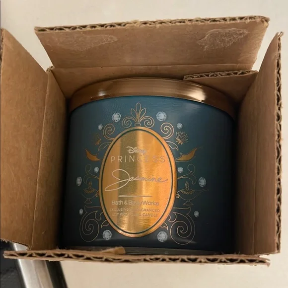 Bath and Body Works BBW Disney Princess Jasmine Three Wick Candle Limited HTF - Picture 6 of 6